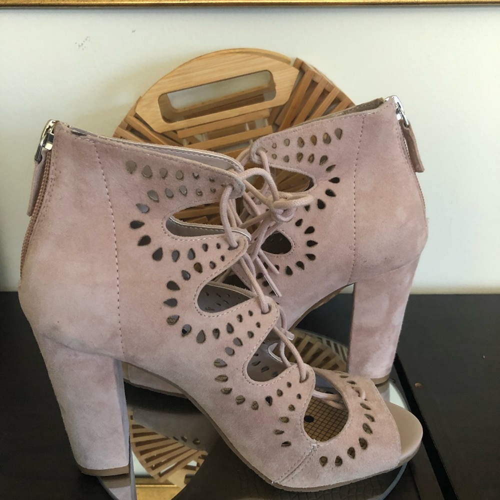 Latice laceup block heels